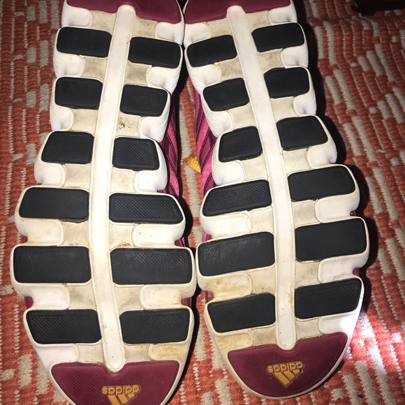 Women’s Adidas Tennis shoes - Picture 4 of 6